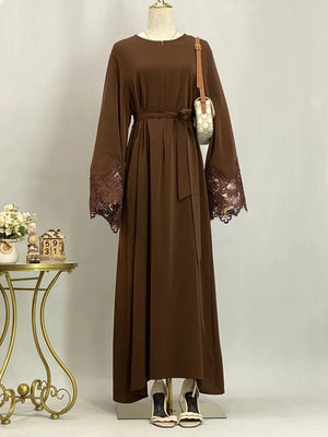 Abaya dentelle luxe kebaya marron – vue complète