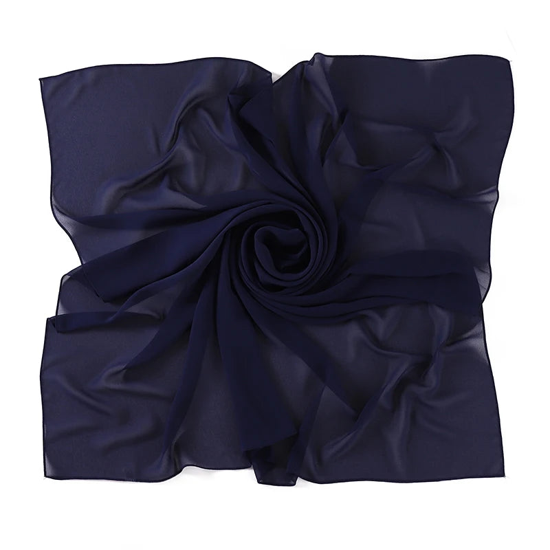 Hijab Carré Mousseline 110 × 110 cm – Tons Essentiels en bleu marine – Maison Layina