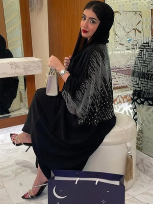 Abaya Jalabiya Diamant Noire Pour Femme – détail du tissu et des finitions