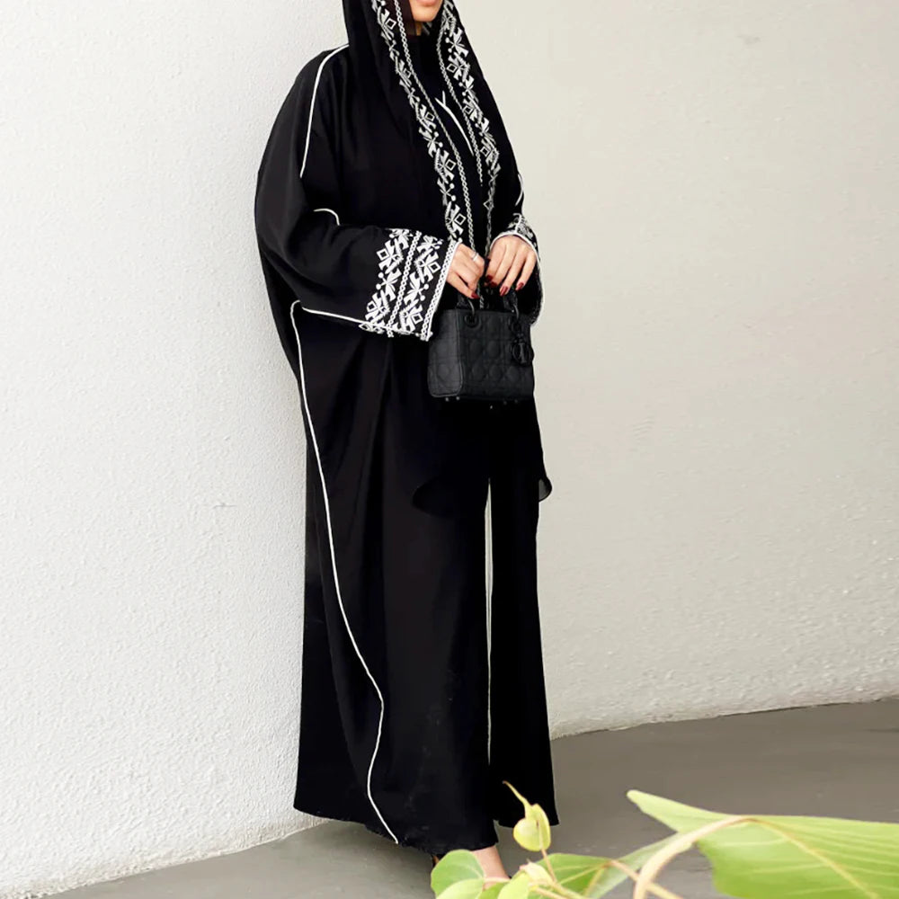 Abaya Brodée Noire ou Hijab Assorti pour femme – coupe longue et finitions élégantes – Maison Layina