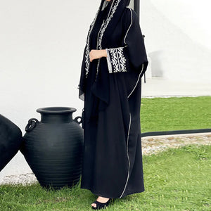 Abaya Brodée Noire ou Hijab Assorti – vue produit 4