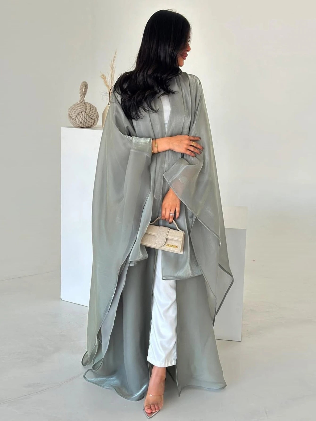 Abaya Kimono Satinée avec Foulard pour femme – coupe longue et finitions élégantes – Maison Layina