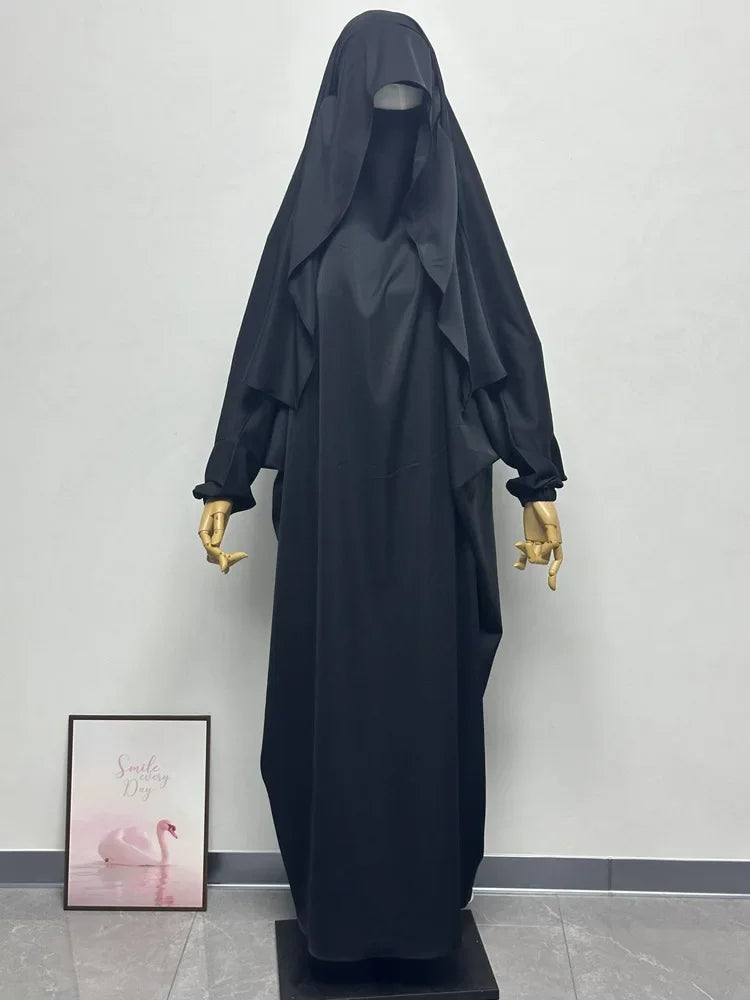 Abaya de Prière à Capuche Unie pour femme – coupe longue et finitions élégantes – Maison Layina