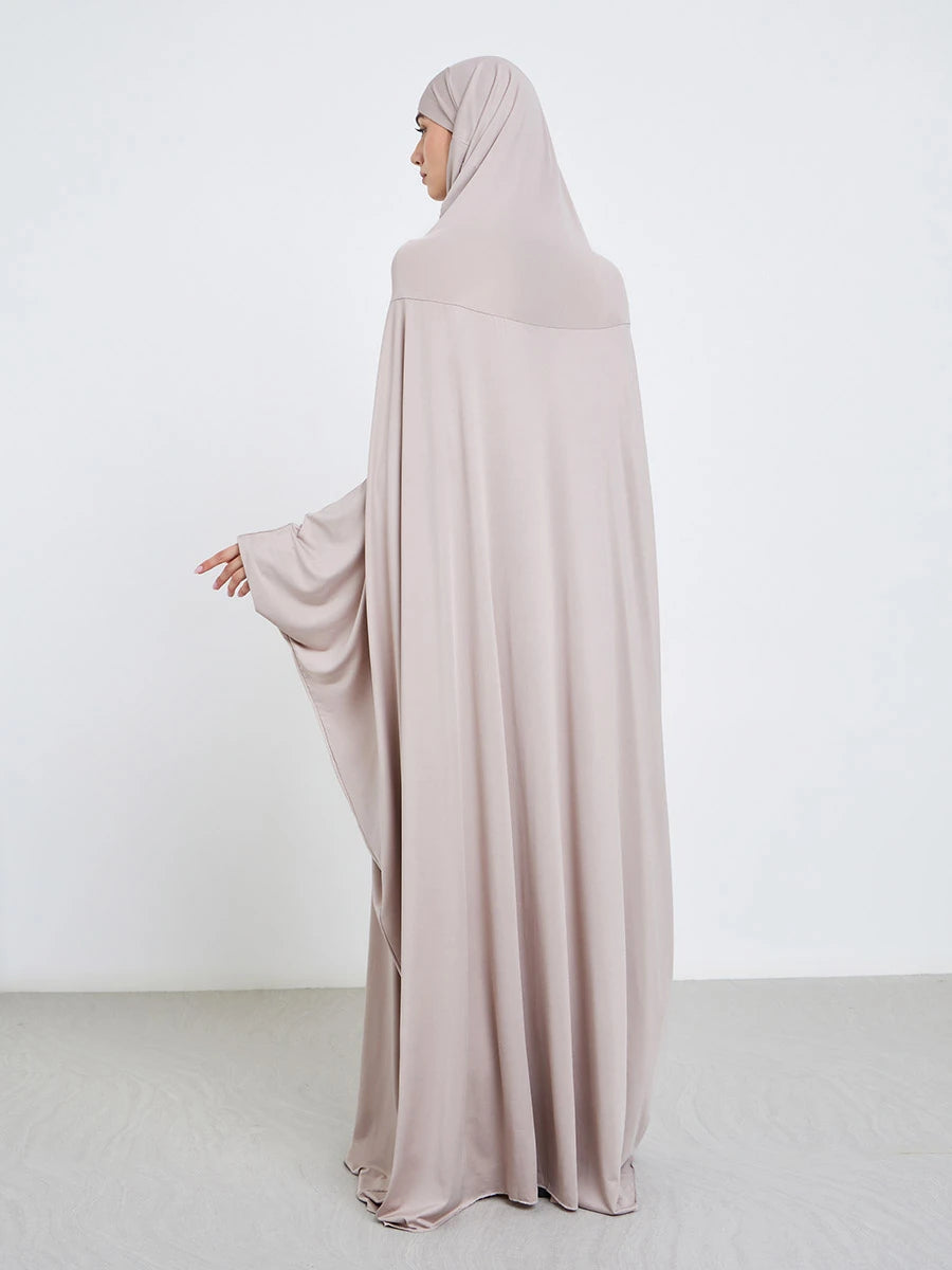 Abaya de Prière avec Hijab Pour Femme – coupe longue et finitions élégantes – Maison Layina