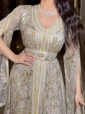 Caftan Marocain Col V Brodé Pour Femme – vue produit 3 – Maison Layina