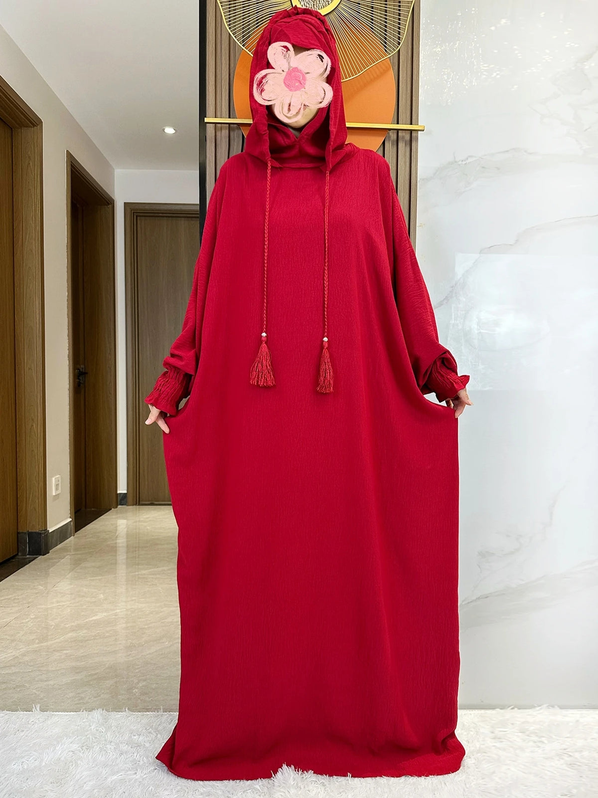 Djellaba femme en coton à capuche rouge – Maison Layina