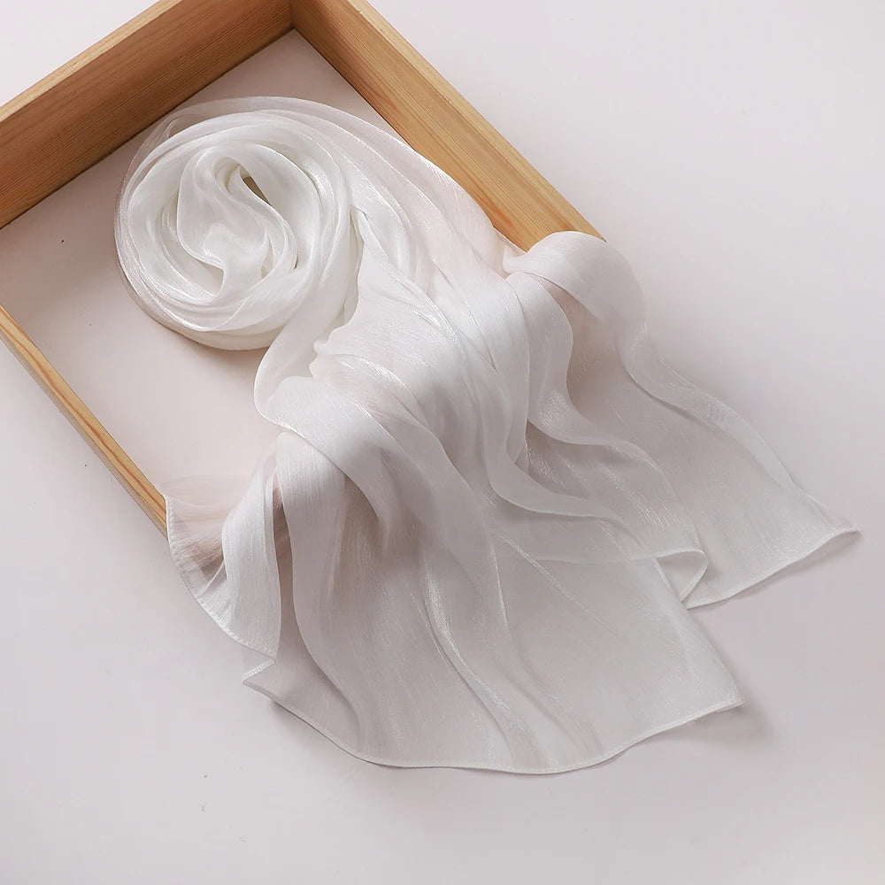 Hijab Plissé Scintillant Malaisien – Tons Essentiels en blanc – Maison Layina