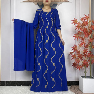 Abaya africaine bleu roi à smocks et broderies dorées avec étole
