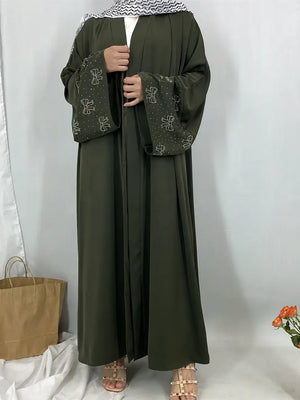 Kimono kebaya kaki à coupe longue et manches papillon brodées