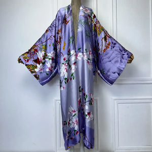 Kimono long en satin lilas à fleurs blanches – vue complète