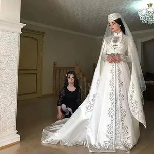 Robe Mariage Circassienne Satinée Brodée – vue produit 1 – Maison Layina