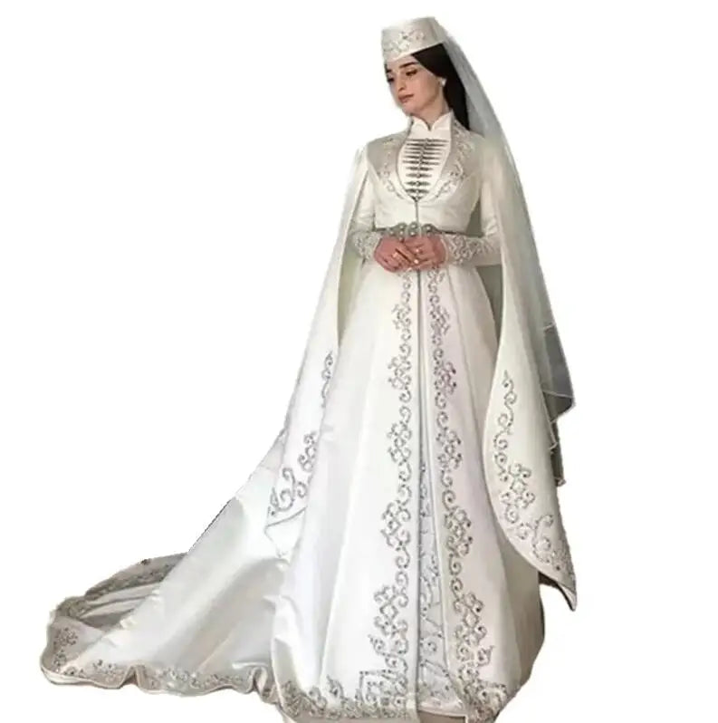 Robe Mariage Circassienne Satinée Brodée – vue produit 2 – Maison Layina