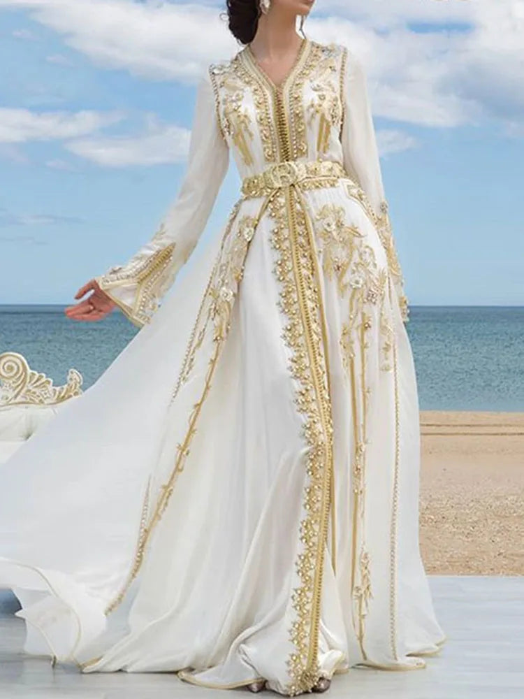 Robe Orientale Blanche Mousseline et Dentelle Dorée – vue produit 2 – Maison Layina