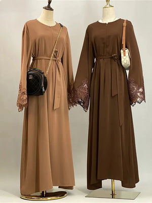 Abaya dentelle luxe kebaya avec ceinture – deux tons