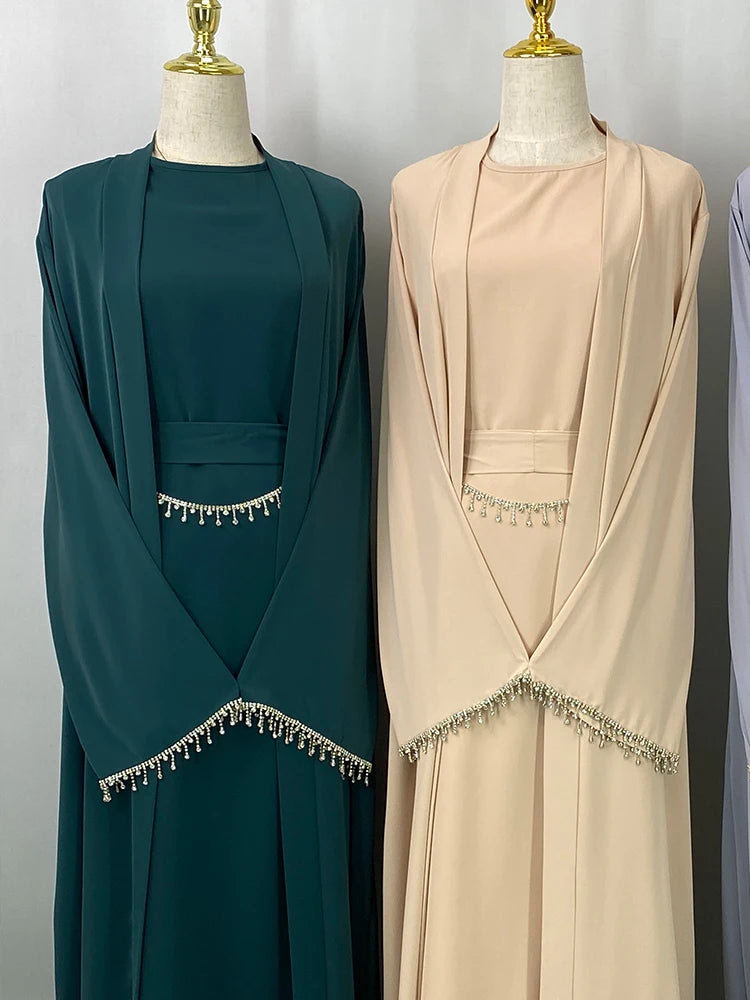 Abaya Nida Chaîne Cristal Pour Femme – détail du tissu et des finitions