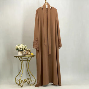 Abaya Dentelle Luxe Kebaya – présentation du modèle, vue 10