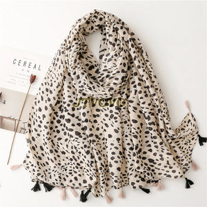 Hijab Coton Lin Léopard Pour Femme – présentation du modèle, vue 9