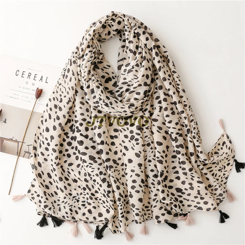Hijab Coton Lin Léopard Pour Femme – présentation du modèle, vue 9