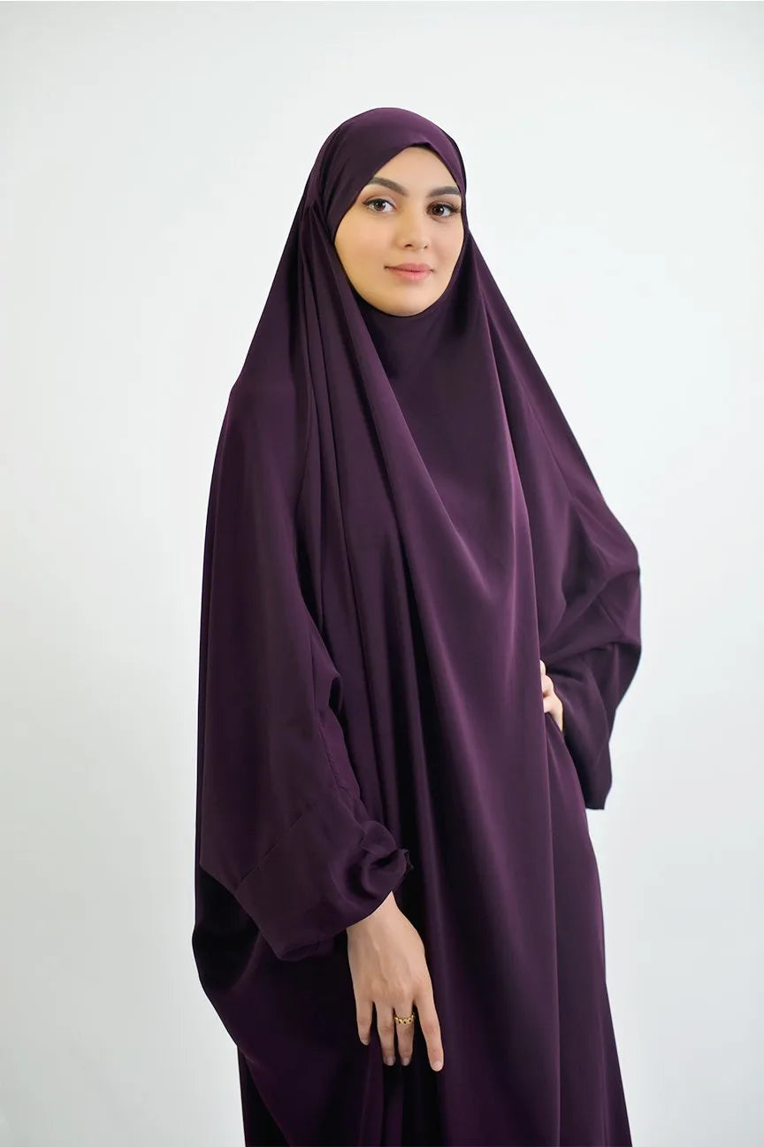 Abaya Moyen-Orient Essentielle – détail du tissu et des finitions