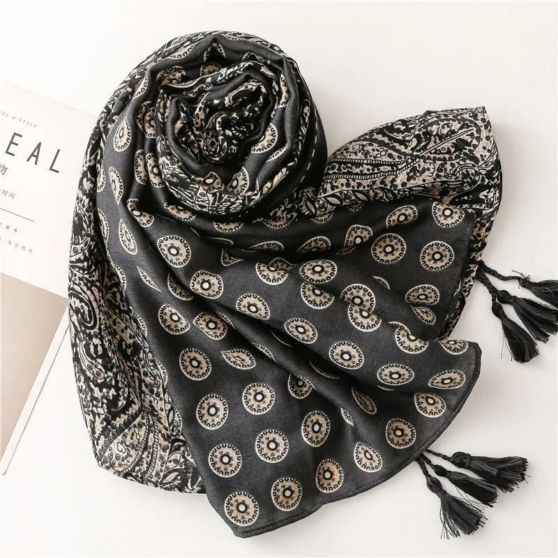 Hijab Coton Lin Léopard Pour Femme – présentation du modèle, vue 5