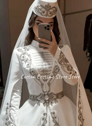 Caftan Mariage Algérien Blanc Brodé Or – vue 3