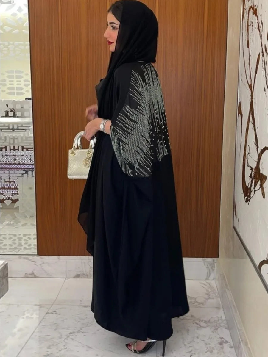 Abaya Jalabiya Diamant Noire Pour Femme – présentation du modèle, vue 4