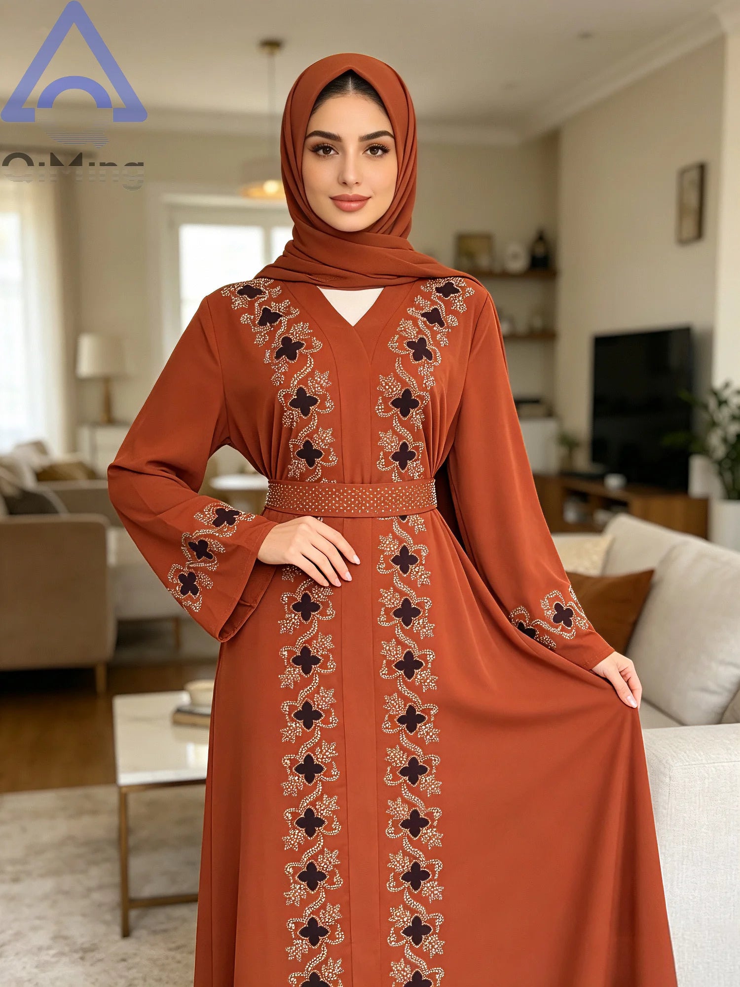 Abaya Florale Fermée Luxe Dubaï – présentation du modèle, vue 6