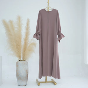 Abaya Dubaï à nœud ajustable rose foncé pour femme – vue de face