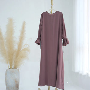 Abaya Dubaï à nœud ajustable violet rosé pour femme – vue de face