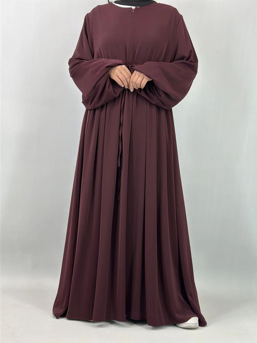 Abaya Kaftan Luxe Femme Musulmane – présentation du modèle, vue 4