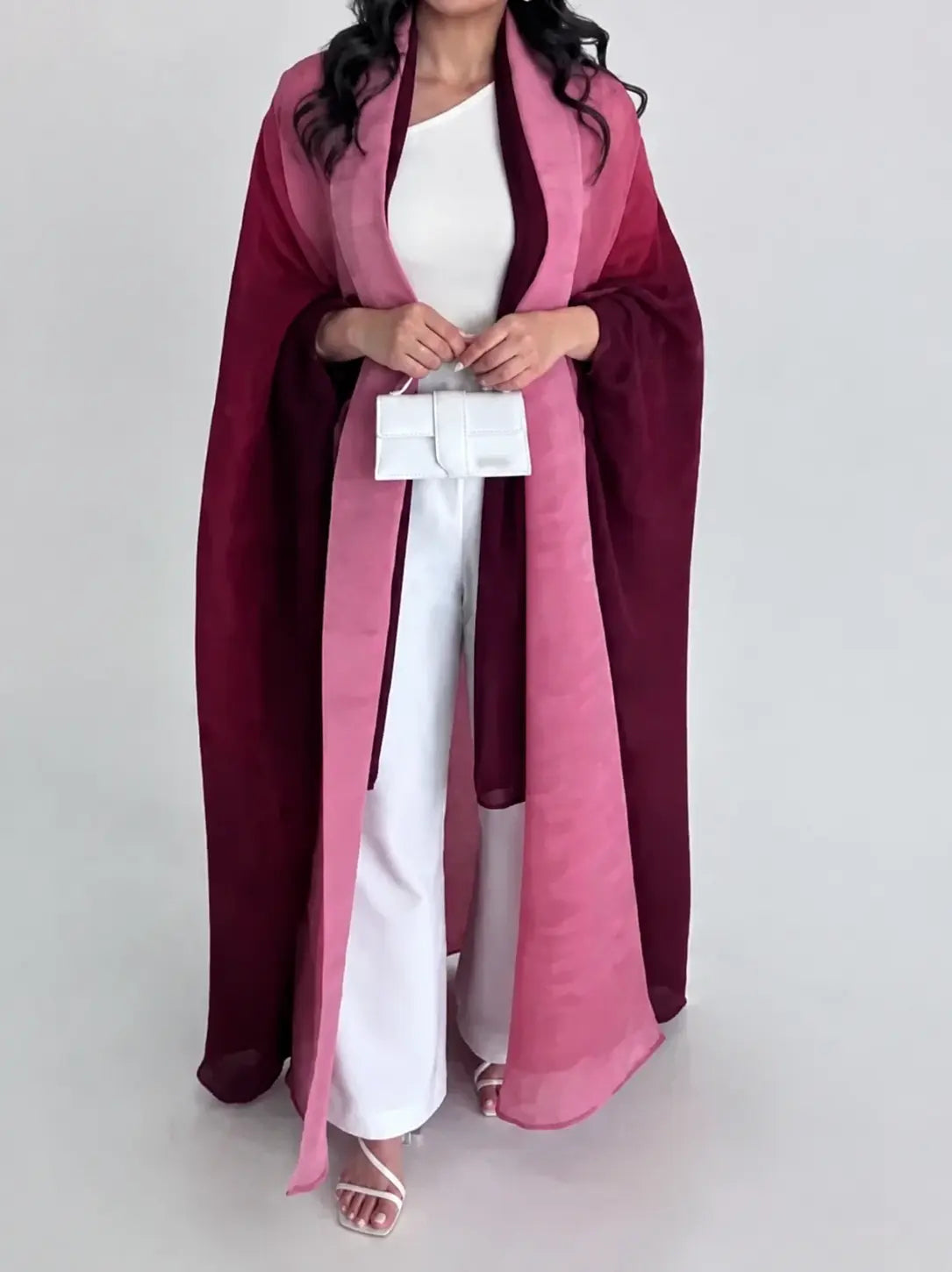 Abaya kimono plissée dégradée rose et bordeaux – vue portée