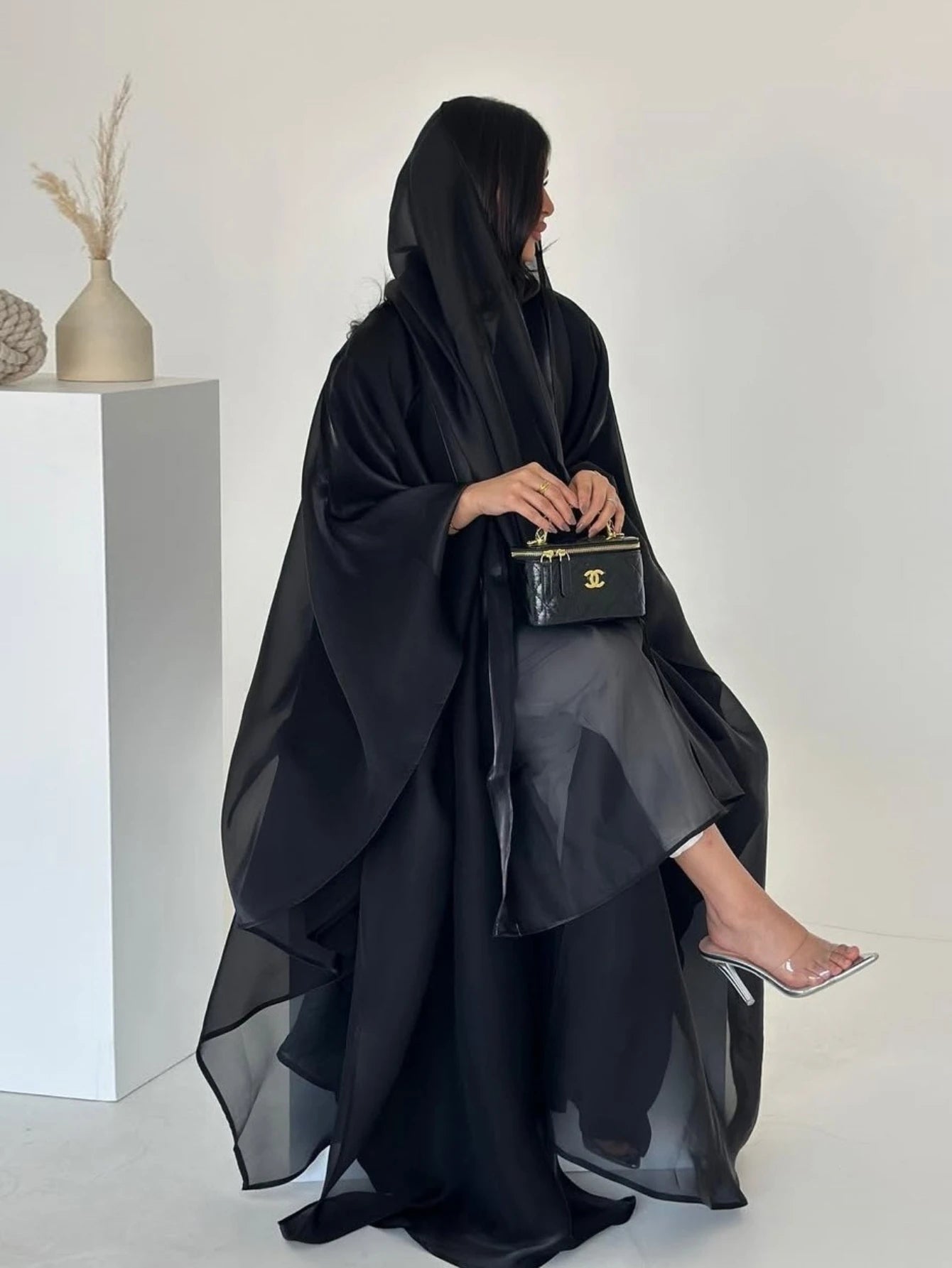 Abaya Kimono Satinée avec Foulard – vue produit 4 – Maison Layina