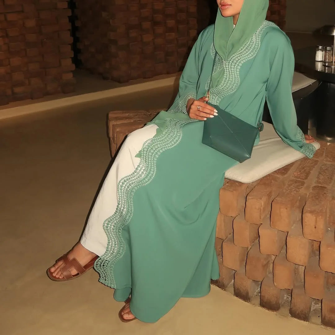 Abaya Longue Ouverte Cardigan – présentation du modèle, vue 8