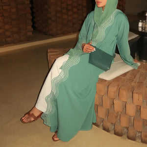 Abaya Longue Ouverte Cardigan – présentation du modèle, vue 8