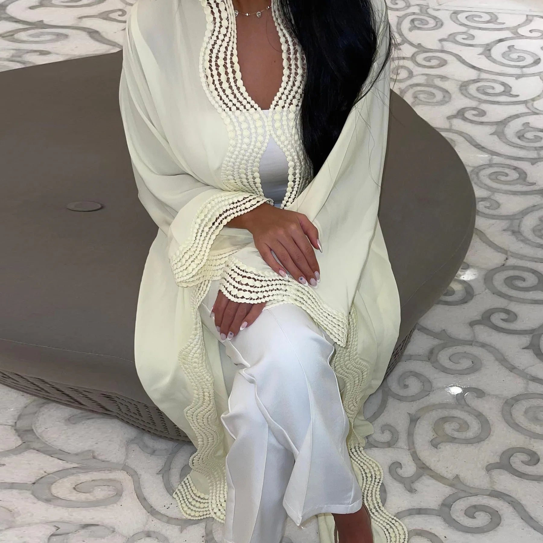 Abaya Longue Ouverte Cardigan – présentation du modèle, vue 10