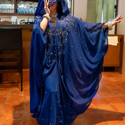 Abaya ouverte bleue à capuche et strass – vue portée