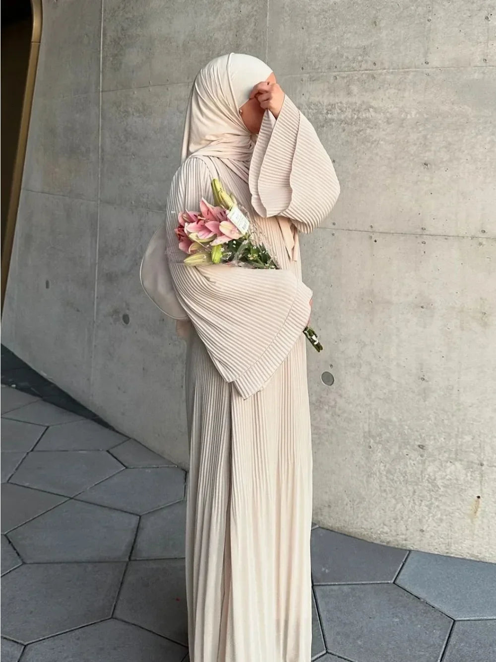 Abaya Plissée Manches Évasées Pour Femme – vue produit 4 – Maison Layina