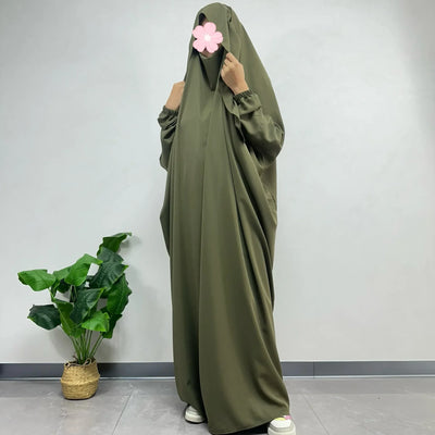 Abaya de Prière à Capuche Unie pour femme – coupe longue et finitions élégantes – Maison Layina