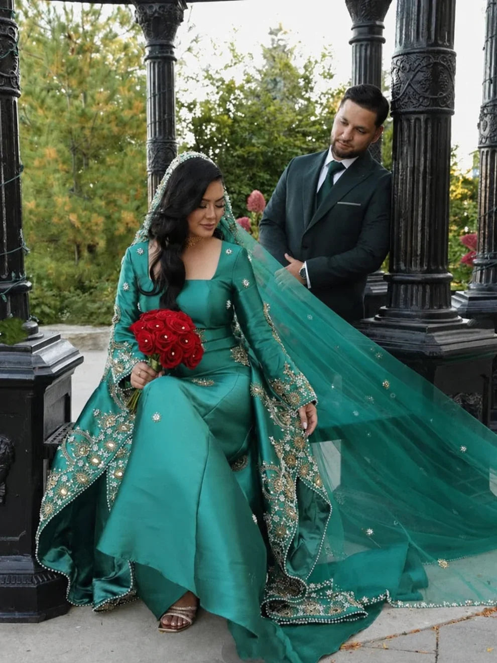 Caftan mariage vert perlé pour femme – détail de face