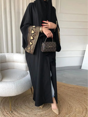 Caftan Marocain Brodé Ouvert – présentation du modèle, vue 4