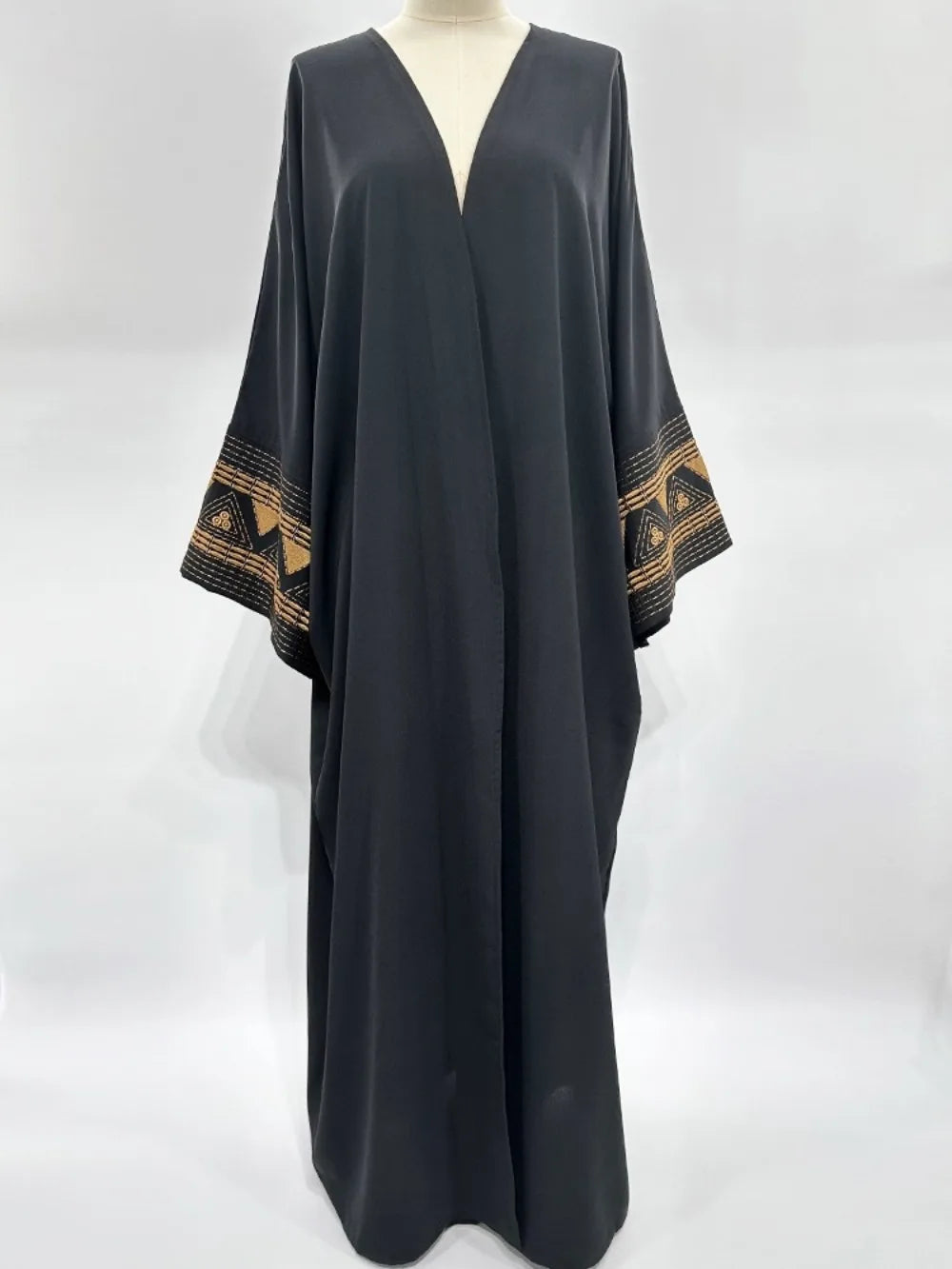 Caftan Marocain Brodé Ouvert – présentation du modèle, vue 6