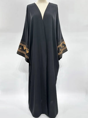 Caftan Marocain Brodé Ouvert – présentation du modèle, vue 6