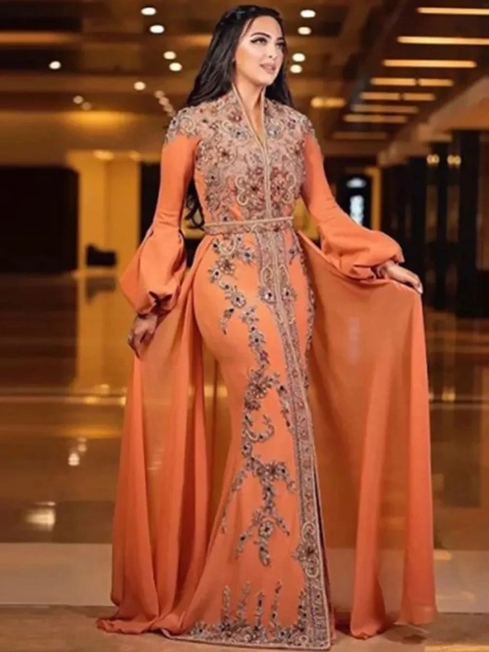 Caftan Marocain Orange Sirène Brodé – vue principale