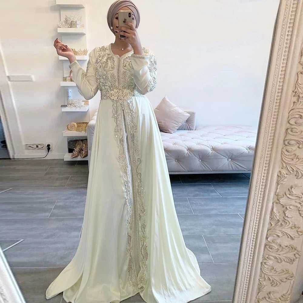 Caftan Marocain Satiné Brodé Pour Femme – vue principale