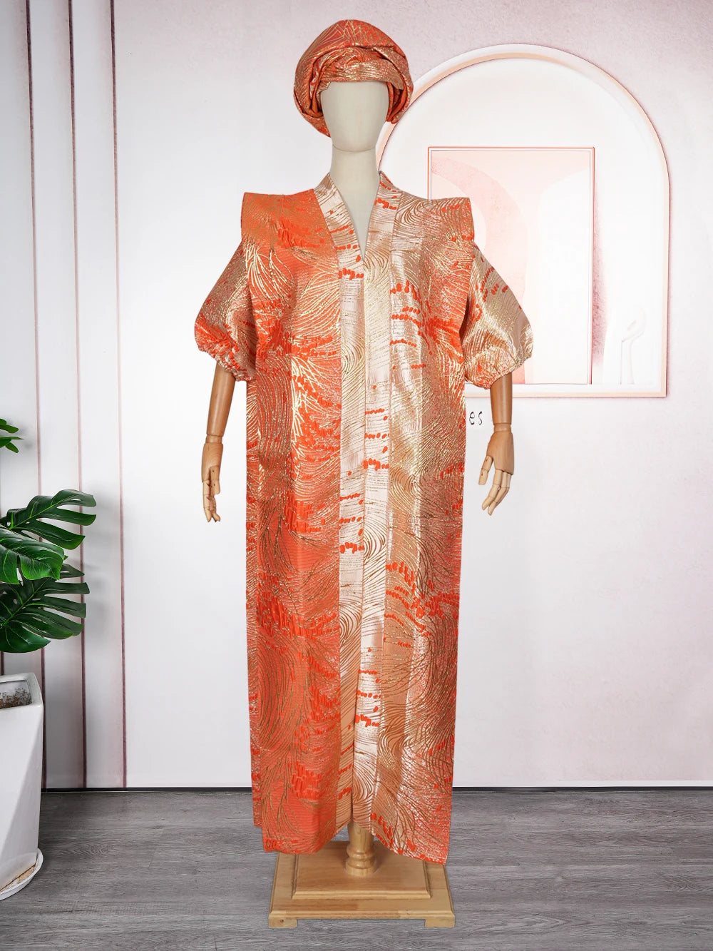 Caftan Marocain Satiné Pour Femme – détail du tissu et des finitions