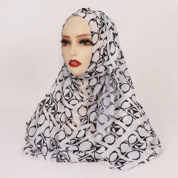Hijab Bohème – Imprimé Monogramme Noir et Blanc en imprimé monogramme noir et blanc – Maison Layina