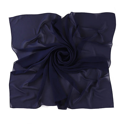Hijab Carré Mousseline 110 × 110 cm – Tons Essentiels en bleu marine – Maison Layina