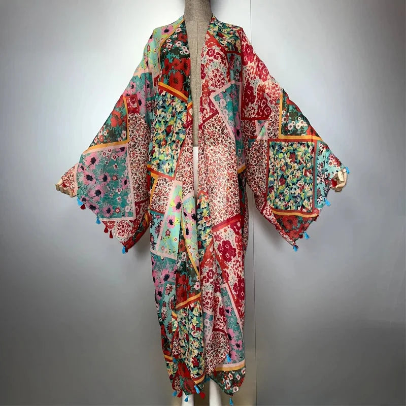 Kimono Bohème Patchwork à Pompons en patchwork multicolore pour femme – Maison Layina