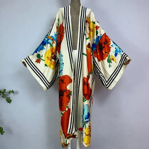 Kimono ivoire à fleurs multicolores et bordures rayées – vue complète