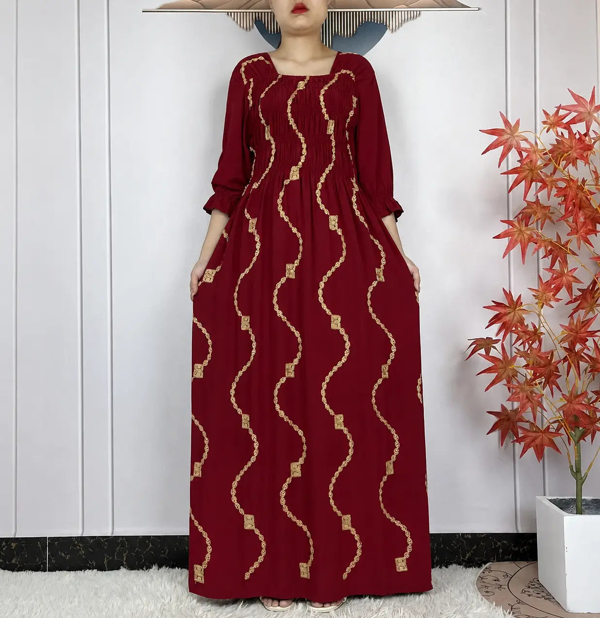 Abaya africaine bordeaux en coton brodée – vue de face